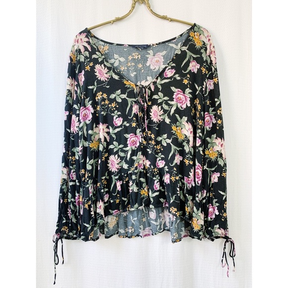 American Eagle Outfitters tie front floral top